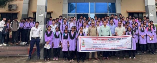 एनएमडीसी डीएवी पॉलिटेक्निक के विद्यार्थियों को यातायात नियमों की दी गई जानकारी एनएमडीसी डीएवी पॉलिटेक्निक के विद्यार्थियों को यातायात नियमों की दी गई जानकारी