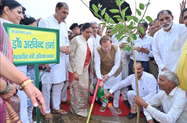 जलेबी चौक पर पौधारोपण करते भाजपा प्रदेश अध्यक्ष अर्चना गुप्ता एवं कैबिनेट मंत्री डॉ अरविंद शर्मा 5 मिनट जलेबी चौक पर पौधारोपण करते भाजपा प्रदेश अध्यक्ष अर्चना गुप्ता एवं कैबिनेट मंत्री डॉ अरविंद शर्मा 5 मिनट