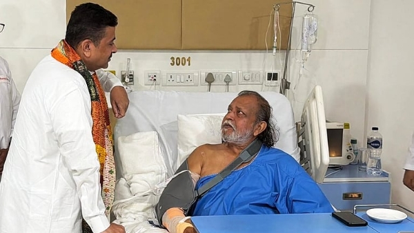 मिथुन चक्रवर्ती को देखने पहुंचे मुख्यमंत्री शुभेंदु मिथुन चक्रवर्ती को देखने पहुंचे मुख्यमंत्री शुभेंदु