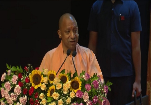 लोकभवन में हथकरघा दिवस पर आयोजित कार्यक्रम को संबोधित करते हुए मुख्यमंत्री योगी लोकभवन में हथकरघा दिवस पर आयोजित कार्यक्रम को संबोधित करते हुए मुख्यमंत्री योगी