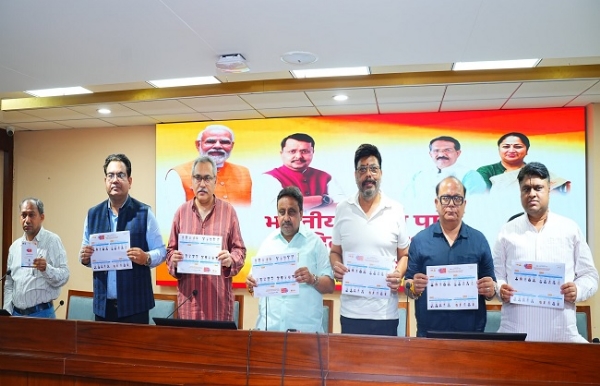 प्रेस कांफ्रेंस को संबोधित करते हुए कैट महामंत्री प्रवीण खंडेलवाल प्रेस कांफ्रेंस को संबोधित करते हुए कैट महामंत्री प्रवीण खंडेलवाल