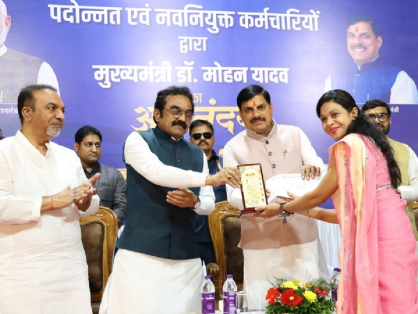 मुख्यमंत्री डॉ. मोहन यादव ने छिंदवाड़ा में नियुक्त शिक्षकों को नियुक्ति पत्र वितरित किए