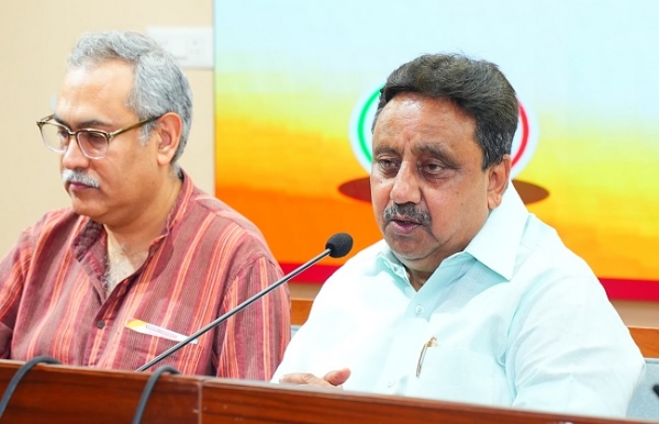 प्रेस कांफ्रेंस को संबोधित करते हुए कैट महामंत्री प्रवीण खंडेलवाल प्रेस कांफ्रेंस को संबोधित करते हुए कैट महामंत्री प्रवीण खंडेलवाल