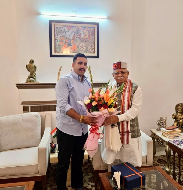 केन्द्रीय मंत्री मनोहर लाल खट्टर से मुलाकात करते विक्रमादित्य सिंह । केन्द्रीय मंत्री मनोहर लाल खट्टर से मुलाकात करते विक्रमादित्य सिंह ।