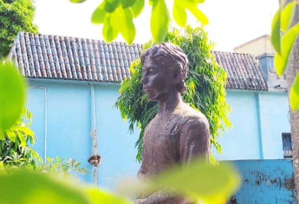 मोहबनी में शहीद क्षुदिराम बोस की मूर्ति मोहबनी में शहीद क्षुदिराम बोस की मूर्ति