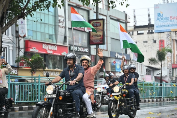 बुलेट से पहुंचे मुख्यमंत्री डॉ. यादव