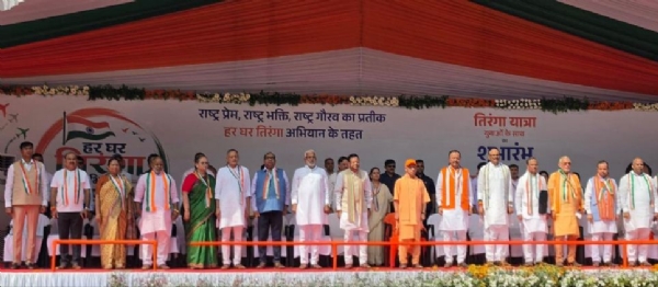 तिरंगा यात्रा के शुभारम्भ पर मुख्यमंत्री के साथ मौजूद अन्य भाजपा नेता