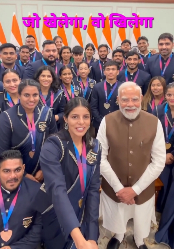 प्रधानमंत्री मोदी ग्लासगो राष्ट्रमंडल खेल के पदक विजेताओं के साथ मौजूद। प्रधानमंत्री मोदी ग्लासगो राष्ट्रमंडल खेल के पदक विजेताओं के साथ मौजूद।