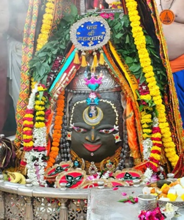 बाबा महाकाल का दिव्य श्रृंगार बाबा महाकाल का दिव्य श्रृंगार