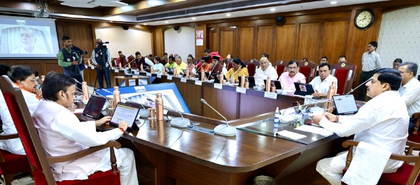 कैबिनेट की बैठक से पहले मंत्रीगणों को संबोधित करते हुए मुख्यमंत्री डॉ. मोहन यादव