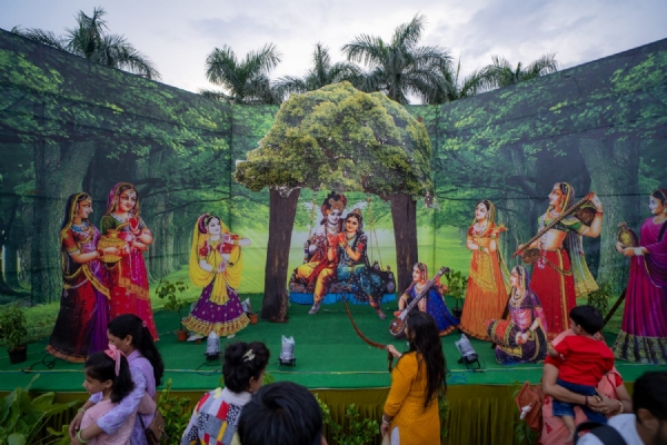 अक्षरधाम में जन्माष्टमी पर सजेगी कृष्ण लीला की मनमोहक झांकियां अक्षरधाम में जन्माष्टमी पर सजेगी कृष्ण लीला की मनमोहक झांकियां