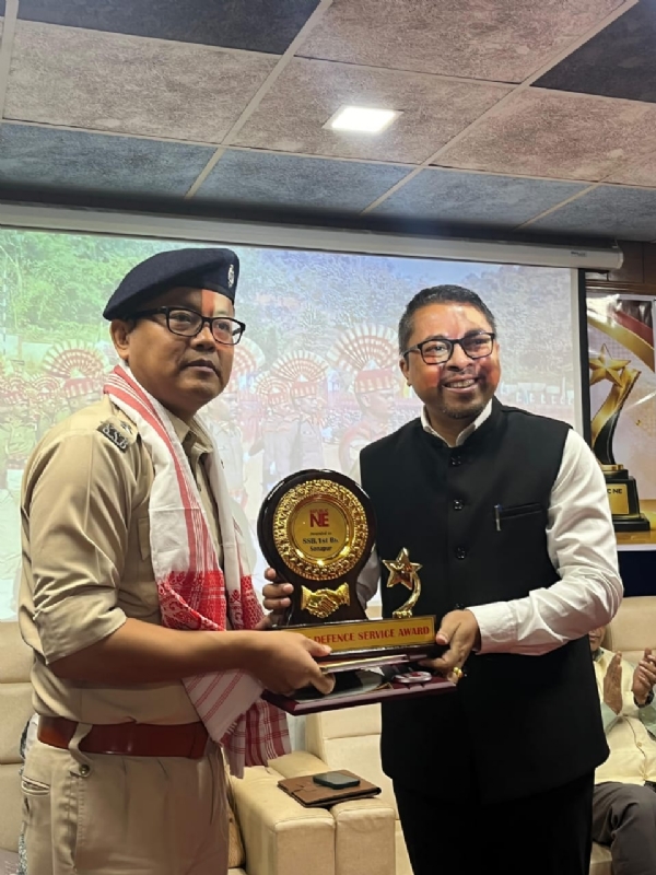 59वें स्थापना दिवस पर प्रथम वाहिनी एसएसबी सोनापुर को मिला ‘बेस्ट सर्विस अवार्ड’ की तस्वीर।