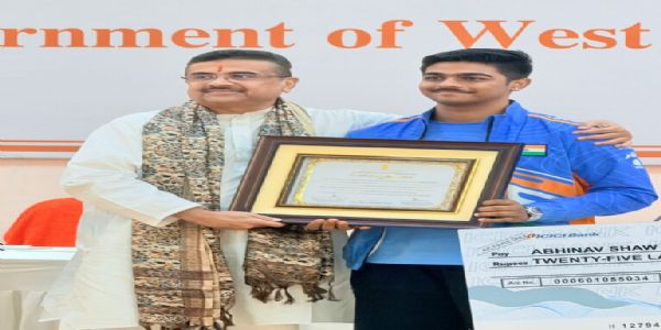 बंगालं त्यक्तुं मनो निर्मिताय युवलक्ष्यसाधकाय अभिनवसावाय अमिलत् 25 लक्षरुप्यकाणां सम्मानः