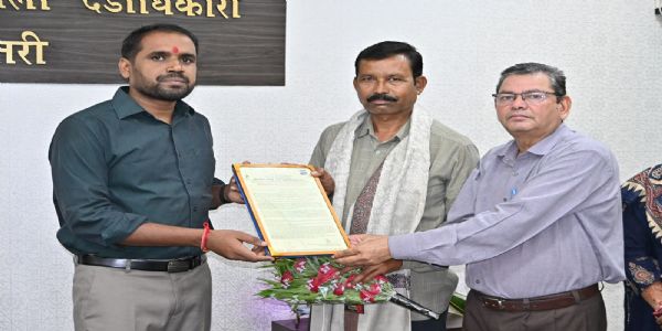 संततिभ्यः संरक्षिताय ‘चिरपोटी टमाटर’ इत्यस्मै अमिलत् प्रशासनिकपरिचयः