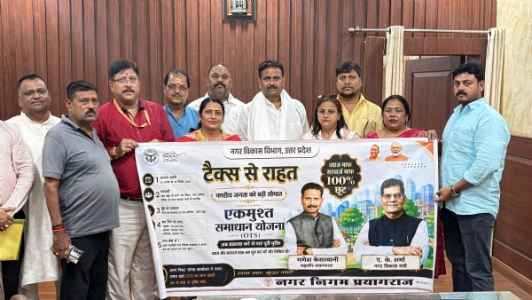 महापौर गणेश केसरवानी एकमुश्त टैक्स भुगतान की जानकारी देने का छाया चित्र महापौर गणेश केसरवानी एकमुश्त टैक्स भुगतान की जानकारी देने का छाया चित्र