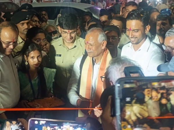 मेले का उद्घाटन करते सांसद एवं उपस्थित डीएम एवं एसपी मेले का उद्घाटन करते सांसद एवं उपस्थित डीएम एवं एसपी