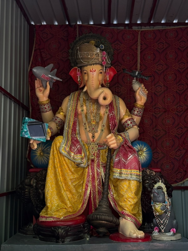 लक्ष्मी नगर स्थित गणपति उत्सव में लगाई जाने वाली प्रतिमा