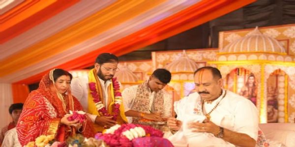 बालकेभ्यः कारयानं न, अपितु सुसंस्कारान् ददातु - पण्डितप्रदीपमिश्रः