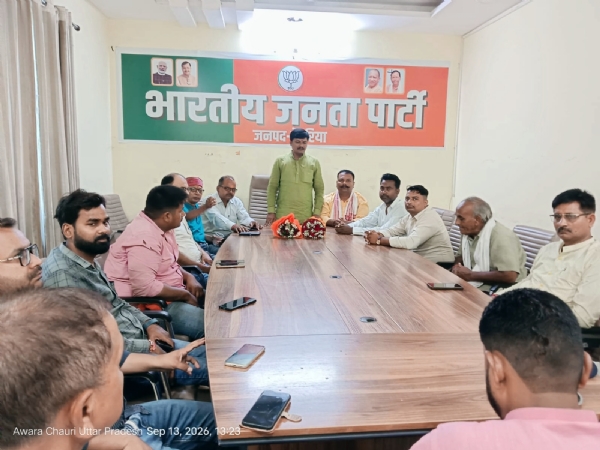 बैठक को संबोधित करते किसान मोर्चा के जिलाध्यक्ष बैठक को संबोधित करते किसान मोर्चा के जिलाध्यक्ष