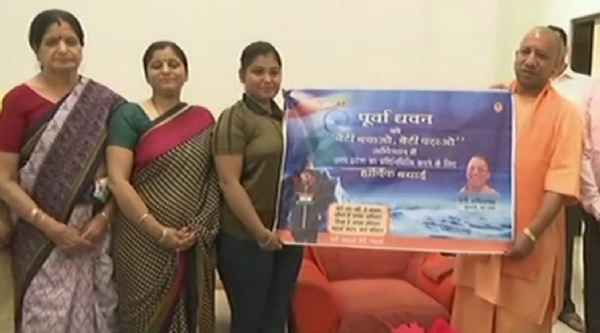 लखनऊ की पर्वतारोही पूर्वा धवन ने 5,826 मीटर ऊंची रुद्रगैरा चोटी पर फहराया तिरंगा* लखनऊ की पर्वतारोही पूर्वा धवन ने 5,826 मीटर ऊंची रुद्रगैरा चोटी पर फहराया तिरंगा*