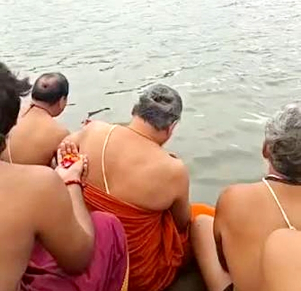 उपाकर्म करते हुए ब्राह्मण