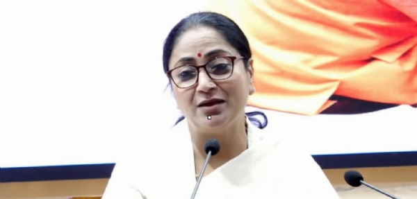 मुख्यमंत्री रेखा गुप्ता  प्रदेश भाजपा कार्यालय में आयोजित पत्रकार वार्ता को संबोधित करते हुए