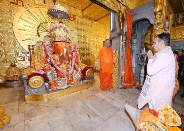 मुख्यमंत्री भजनलाल शर्मा ने मोती डूंगरी मंदिर में किए दर्शन