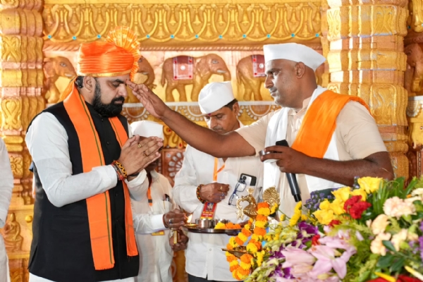 महाराष्ट्र मण्डल द्वारा आयोजित श्रीगणेश उत्सव पूजा में शामिल हुये मुख्यमंत्री महाराष्ट्र मण्डल द्वारा आयोजित श्रीगणेश उत्सव पूजा में शामिल हुये मुख्यमंत्री