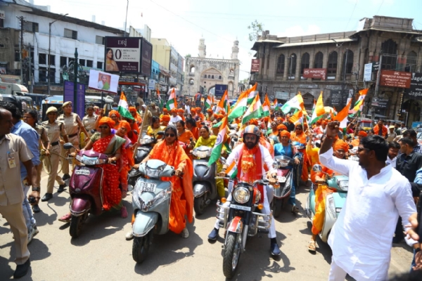 हैदराबाद मुक्ति दिवस की तैयारी के लिए महिलाओं की स्कूटी रैली हैदराबाद मुक्ति दिवस की तैयारी के लिए महिलाओं की स्कूटी रैली