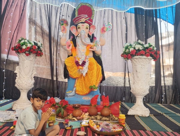 अमरकंटक तिराहे पर गजानन अमरकंटक तिराहे पर गजानन