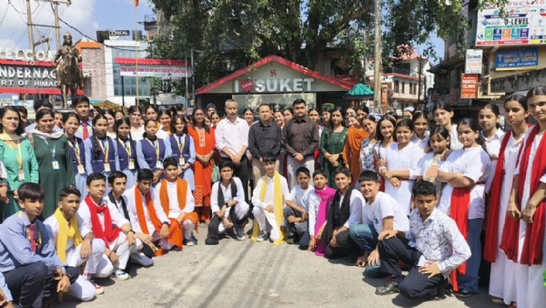स्वच्छ हवा एवं नशामुक्त सुंदरनगर अभियान के तहत नुक्कड़ नाटक कार्यक्रम के दौरान।