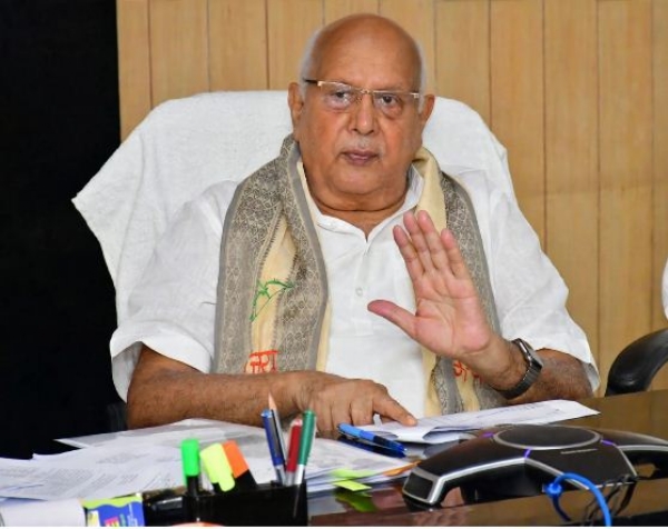 समीक्षा बैठक करते कृषि मंत्री सूर्यप्रताप शाही समीक्षा बैठक करते कृषि मंत्री सूर्यप्रताप शाही