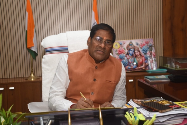 कला संस्कृति मंत्री डा प्रमोद बैठक के बाद मीडिया से बात करते हुए कला संस्कृति मंत्री डा प्रमोद बैठक के बाद मीडिया से बात करते हुए