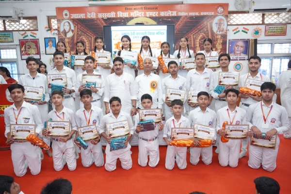 ज्वाला देवी सरस्वती विद्या मंदिर में मेधावी सम्मान समारोह  से संबंधित छाया चित्र