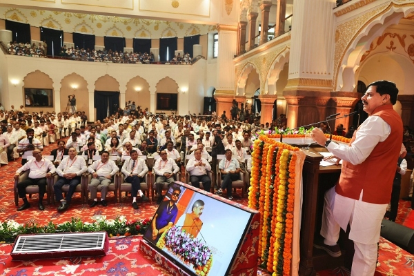 अभियंता दिवस समारोह में संबोधित करते हुए मुख्यमंत्री डॉ. यादव अभियंता दिवस समारोह में संबोधित करते हुए मुख्यमंत्री डॉ. यादव