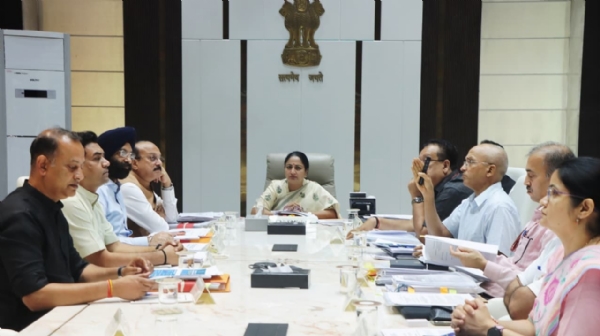दिल्ली की मुख्यमंत्री रेखा गुप्ता मंगलवार को मंत्रिपरिषद की बैठक करते हुए दिल्ली की मुख्यमंत्री रेखा गुप्ता मंगलवार को मंत्रिपरिषद की बैठक करते हुए