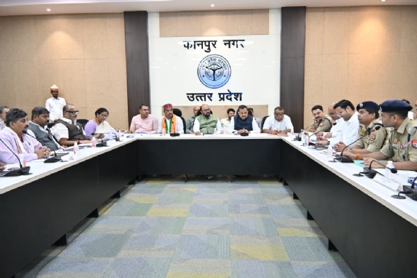 बैठक के दौरान लिया गया छायाचित्र बैठक के दौरान लिया गया छायाचित्र