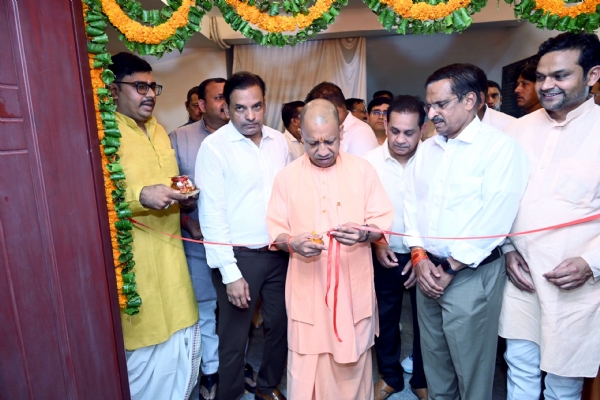 मुख्यमंत्री योगी आदित्यनाथ ने आईएमए के चैरिटेबल ब्लड सेंटर का उद्घाटन किया। मुख्यमंत्री योगी आदित्यनाथ ने आईएमए के चैरिटेबल ब्लड सेंटर का उद्घाटन किया।