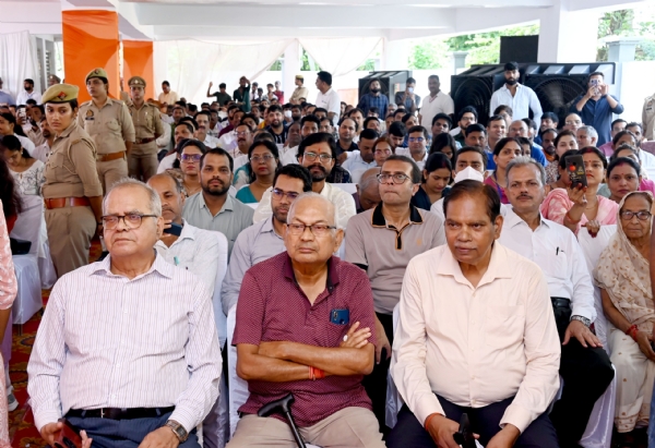 मुख्यमंत्री योगी आदित्यनाथ ने आईएमए के चैरिटेबल ब्लड सेंटर का उद्घाटन किया। मुख्यमंत्री योगी आदित्यनाथ ने आईएमए के चैरिटेबल ब्लड सेंटर का उद्घाटन किया।