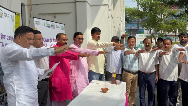 विश्वकर्मा पूजा के साथ ‘स्वच्छता ही सेवा-2026’ का आगाज महापौर ने दिलाई स्वच्छता की शपथ विश्वकर्मा पूजा के साथ ‘स्वच्छता ही सेवा-2026’ का आगाज महापौर ने दिलाई स्वच्छता की शपथ