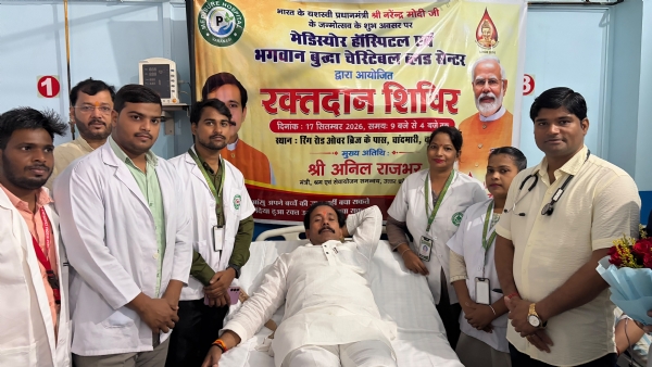 प्रधानमंत्री मोदी के जन्मदिवस पर रक्तदान करते मंत्री अनिल राजभर प्रधानमंत्री मोदी के जन्मदिवस पर रक्तदान करते मंत्री अनिल राजभर
