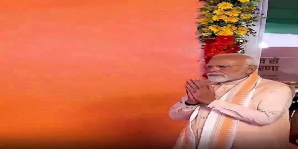 प्रधानमन्त्रिणो मोदिनः जन्मदिवसावसरे नितिननवीनः शुभकामनाः अर्पितवान्, ‘आशीर्वादस्य दीपं’ प्रज्ज्वालयितुं कृतवान् आह्वानम्।