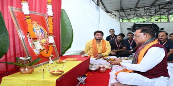 भगवान् विश्वकर्मणः आराधना सृजनस्य कौशलस्य श्रमणश्च सम्मानस्य सन्देशं ददाति : मुख्यमन्त्री सायः