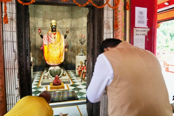 दरभंगा के प्रसिद्ध मां श्यामा माई मंदिर में संजय सरावगी ने की पूजा दरभंगा के प्रसिद्ध मां श्यामा माई मंदिर में संजय सरावगी ने की पूजा