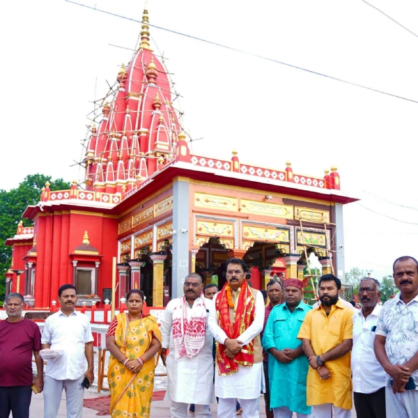 दरभंगा के प्रसिद्ध मां श्यामा माई मंदिर में संजय सरावगी ने की पूजा दरभंगा के प्रसिद्ध मां श्यामा माई मंदिर में संजय सरावगी ने की पूजा