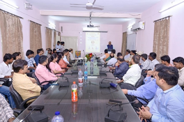 इलाहाबाद विश्वविद्यालय के गांधी विचार एवं बौद्ध शांति अध्ययन केंद्र की बैठक का छाया चित्र इलाहाबाद विश्वविद्यालय के गांधी विचार एवं बौद्ध शांति अध्ययन केंद्र की बैठक का छाया चित्र