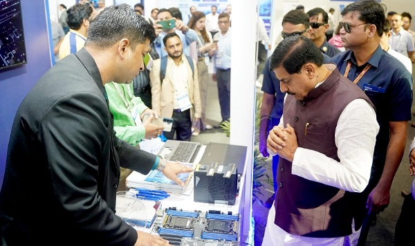 मुख्यमंत्री डॉ. मोहन यादव ने नई दिल्ली में सेमीकंडक्टर इंडिया : 2026 में आयोजित प्रदर्शनी का अवलोकन किया मुख्यमंत्री डॉ. मोहन यादव ने नई दिल्ली में सेमीकंडक्टर इंडिया : 2026 में आयोजित प्रदर्शनी का अवलोकन किया