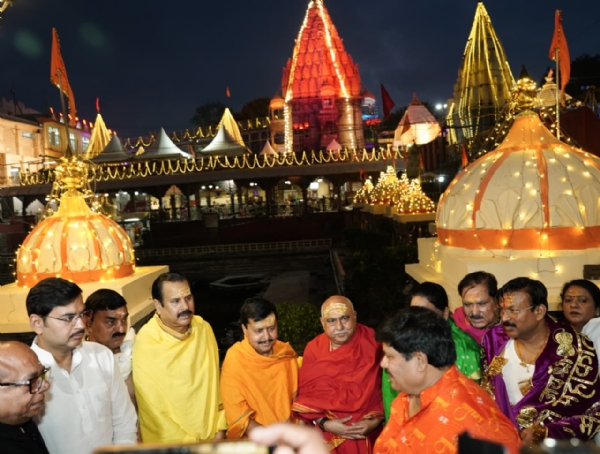 महाकाल से मांगा देशवासियों की सुख-समृद्धि का आशीर्वाद महाकाल से मांगा देशवासियों की सुख-समृद्धि का आशीर्वाद
