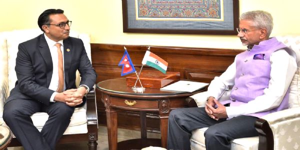 नेपालस्य वित्तमन्त्री स्वर्णिमवाग्ले भारतीयविदेशमन्त्रिणा एस्. जयशङ्करेण सह मिलितवान्, आर्थिकसहकारितायां चर्चा अभवत्।