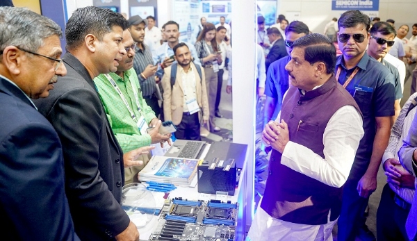 मुख्यमंत्री डॉ. मोहन यादव ने नई दिल्ली में सेमीकंडक्टर इंडिया : 2026 में आयोजित प्रदर्शनी का अवलोकन किया मुख्यमंत्री डॉ. मोहन यादव ने नई दिल्ली में सेमीकंडक्टर इंडिया : 2026 में आयोजित प्रदर्शनी का अवलोकन किया